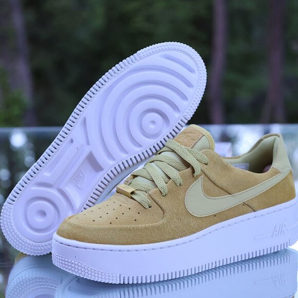 Nike Air Force 1 Sage Low Celery Women’s Size 8.5 - Picture 6 of 13